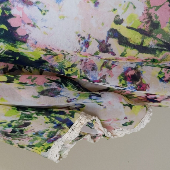 Chic Happens Floral Semi-Sheer Beach Swim Cover Up Medium - Picture 5 of 16